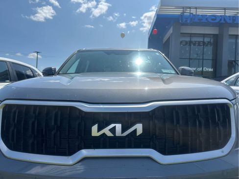 Used 2023 Kia Telluride EX AWD/4WD image 4