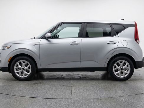 Used 2025 Kia Soul LX w/ LX Technology Package image 5