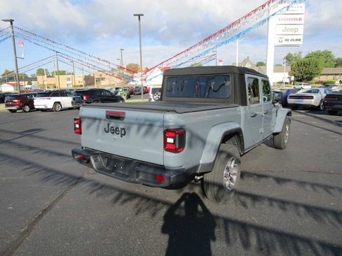 Certified 2024 Jeep Gladiator Sport image 5