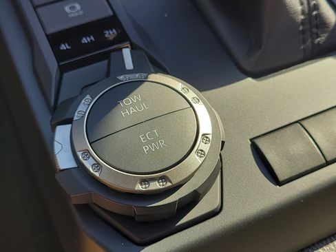 Certified 2025 Toyota Tacoma SR5 image 28