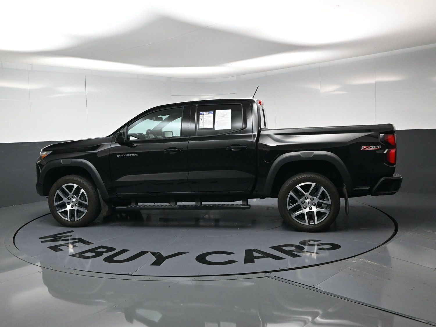 Used 2024 Chevrolet Colorado Z71 w/ Z71 Convenience Package 2 AWD/4WD image 12
