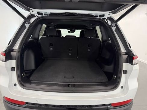 New 2025 Jeep Grand Cherokee Altitude image 8