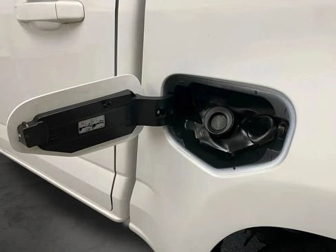 Used 2022 Chevrolet Colorado LT w/ Safety Package RWD image 29