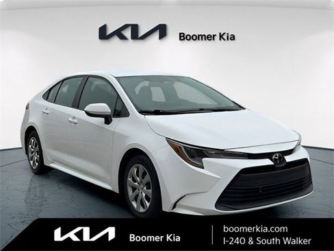 Used 2024 Toyota Corolla LE image 3