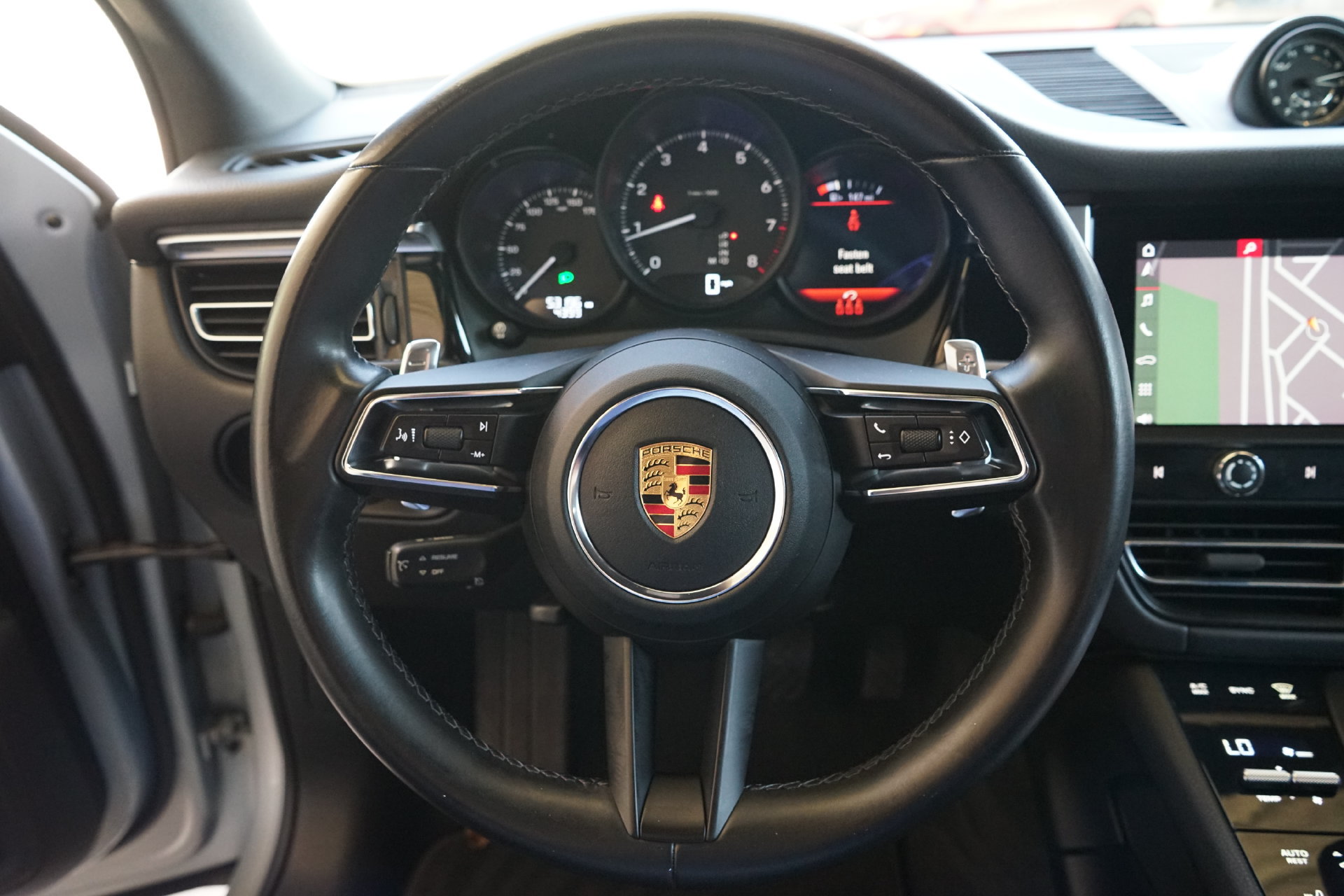 Used 2022 Porsche Macan AWD/4WD image 5