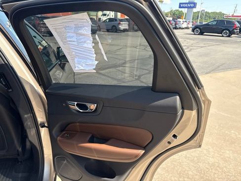 Certified 2025 Volvo XC60 T8 Plus w/ Protection Package Premier AWD/4WD image 37
