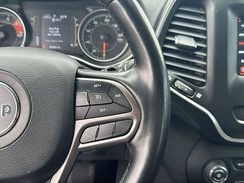 Used 2021 Jeep Cherokee Latitude Lux FWD image 14