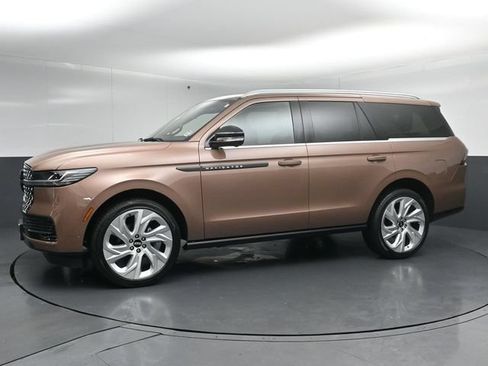 Certified 2025 Lincoln Navigator Black Label AWD/4WD image 4