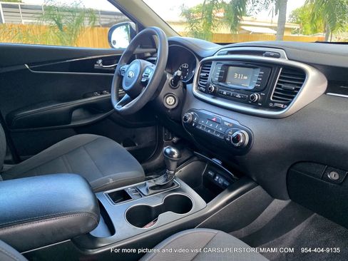 Used 2017 Kia Sorento LX image 34