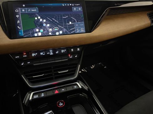 Used 2023 Audi e-tron GT Premium Plus image 27