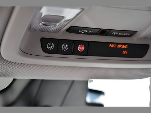 Used 2017 Chevrolet Volt LT w/ Comfort Package FWD image 35
