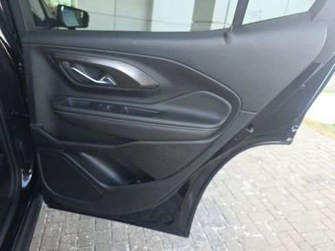 Used 2023 GMC Terrain SLT image 12