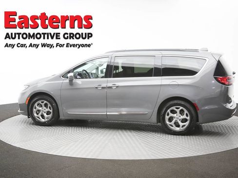 Used 2022 Chrysler Pacifica Limited image 59