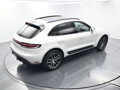 Certified 2025 Porsche Macan AWD/4WD image 41
