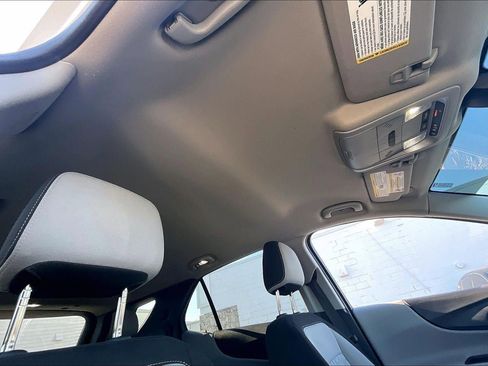 Used 2018 Chevrolet Equinox LT FWD image 29
