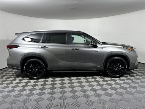Used 2026 Toyota Highlander XLE AWD/4WD image 4