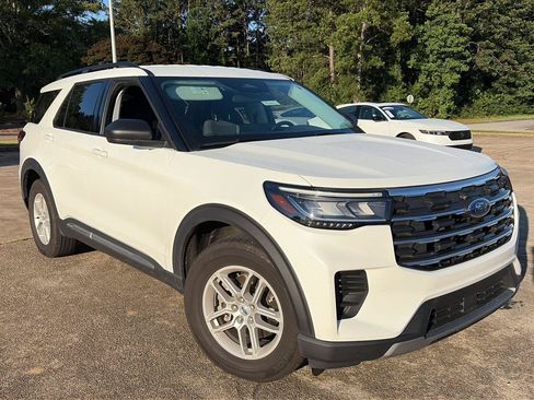 Used 2025 Ford Explorer Active RWD image 1