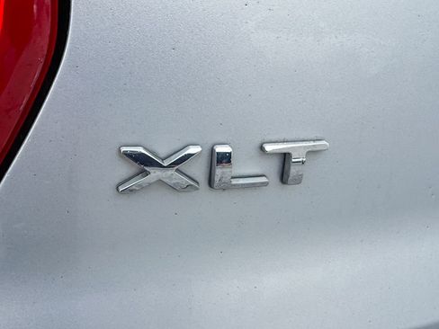 Used 2019 Ford Explorer XLT image 8