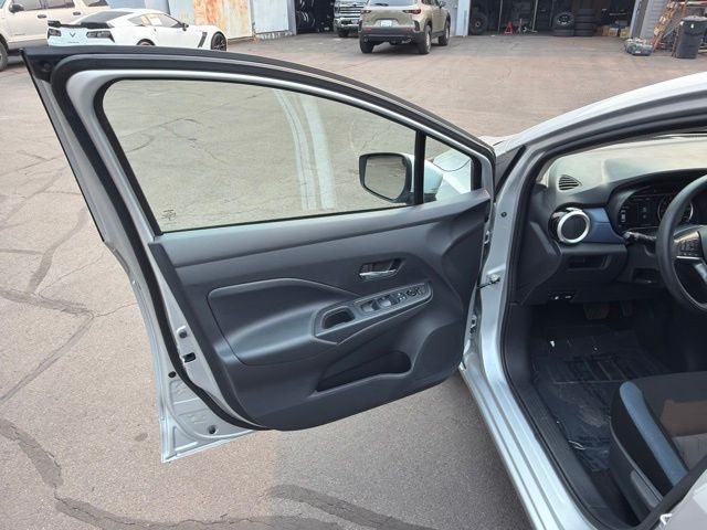 Used 2023 Nissan Versa SV FWD image 9