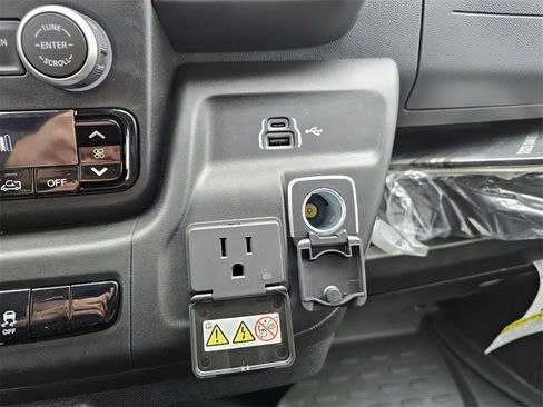 New 2025 RAM ProMaster 1500 w/ Quick Order Package 22G SLT image 15