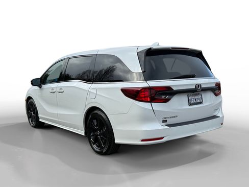 Used 2023 Honda Odyssey Sport image 3