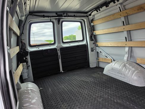 Used 2024 Chevrolet Express 2500 w/ Driver Convenience Package RWD image 20