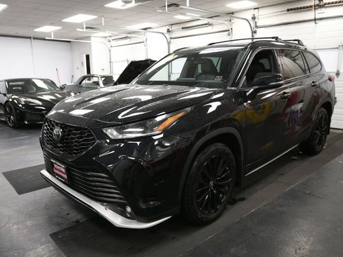 Used 2023 Toyota Highlander XSE image 4