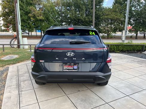 Used 2024 Hyundai Kona SEL w/ Convenience Package FWD image 12