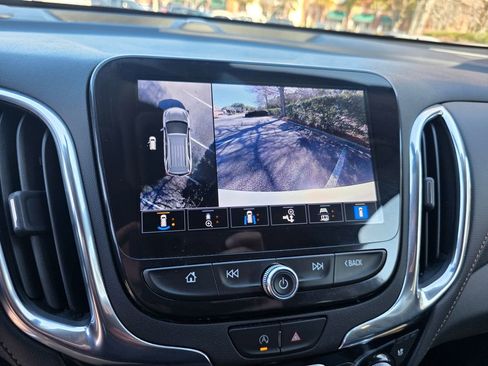 Used 2023 Chevrolet Equinox Premier image 18