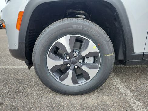 New 2025 Jeep Grand Cherokee Limited 4xe w/ Luxury Tech Group II image 27