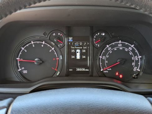 Used 2022 Toyota 4Runner SR5 Premium w/ Moonroof Package AWD/4WD image 26