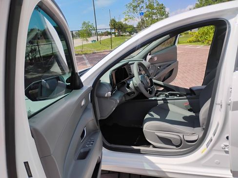 Used 2023 Hyundai Elantra SEL FWD image 37