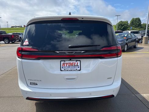 New 2027 Chrysler Pacifica Select w/ Family Tech Group AWD/4WD image 35