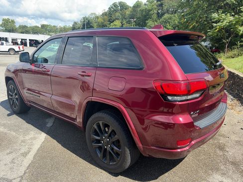 Used 2018 Jeep Grand Cherokee Altitude AWD/4WD image 2