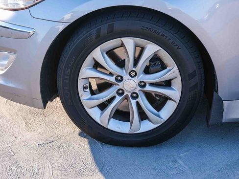 Used 2013 Hyundai Genesis 3.8 RWD image 10