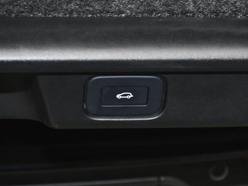 Used 2025 Land Rover Range Rover SE image 73