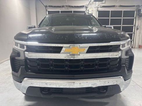 Used 2022 Chevrolet Silverado 1500 LT AWD/4WD image 2