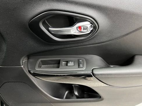 Used 2021 Jeep Cherokee Latitude Plus FWD image 52