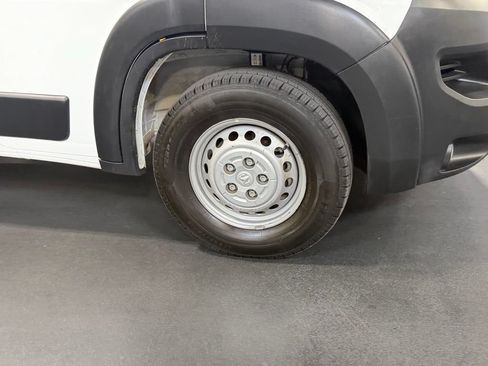 Used 2025 RAM ProMaster 2500 w/ Convenience Group FWD image 12