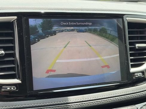 Used 2023 Chrysler Pacifica Touring-L FWD image 19