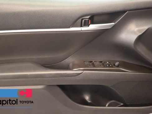Used 2023 Toyota Camry SE w/ Cold Weather Package FWD image 9
