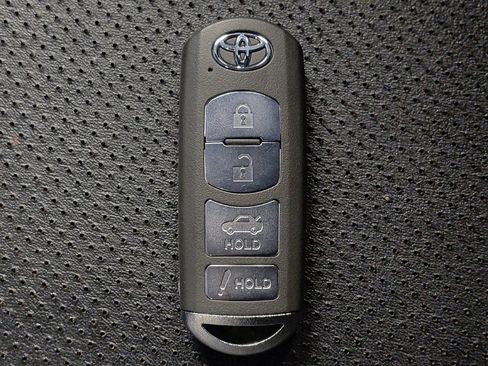Used 2019 Toyota Yaris XLE FWD image 32