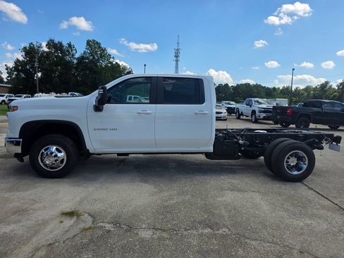 New 2026 Chevrolet Silverado 3500 LT w/ Convenience Package AWD/4WD image 2