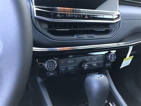 New 2026 Jeep Compass Latitude image 15