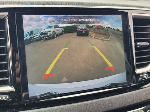 Used 2025 Chrysler Pacifica Select FWD image 21
