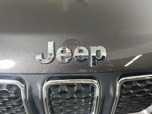 Used 2024 Jeep Compass Latitude w/ Sun and Sound Group AWD/4WD image 9