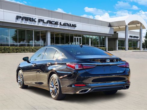 Used 2024 Lexus ES 350 w/ Luxury Package image 4