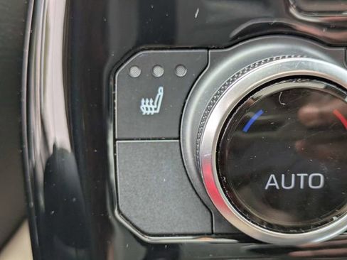 Used 2022 Toyota Highlander XLE image 25