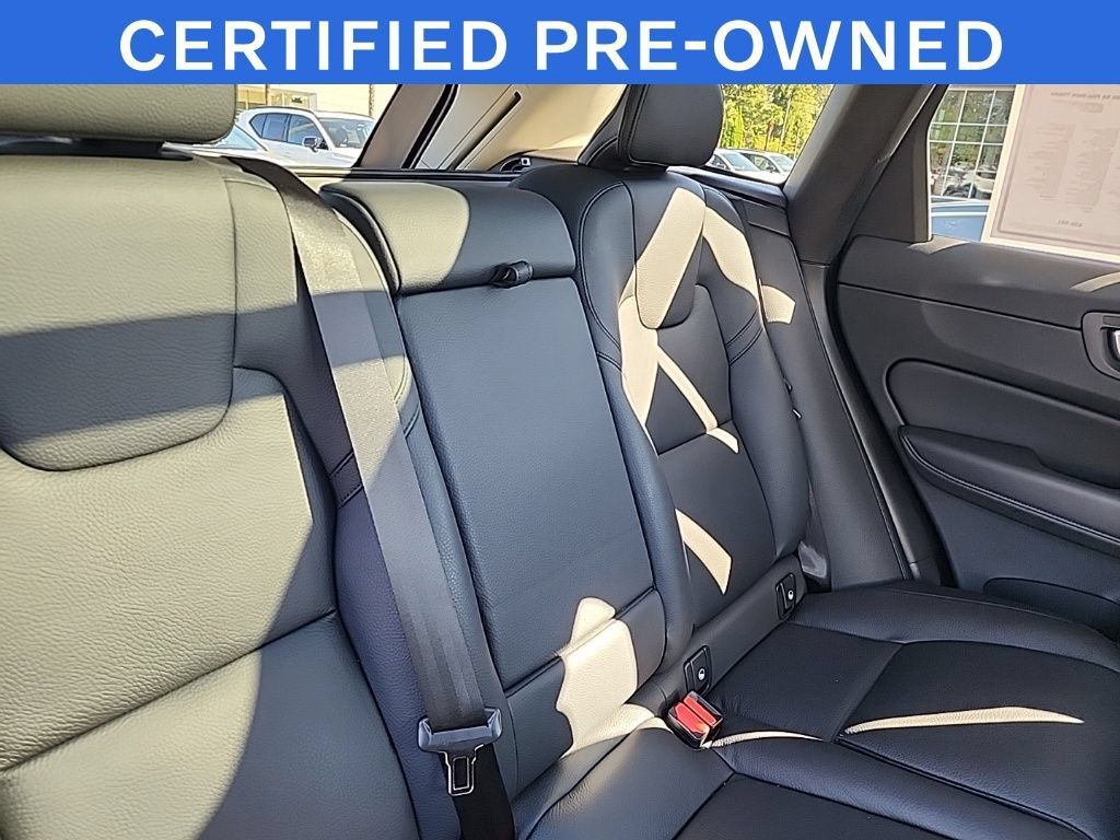 Certified 2023 Volvo XC60 B5 Plus w/ Protection Package Premier AWD/4WD image 18