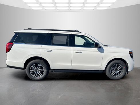 New 2025 Ford Expedition Active image 3